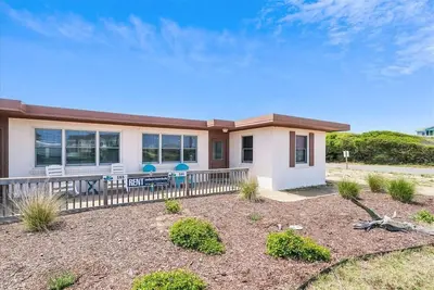 Image de Atlantic Breezes North - this bright duplex is just steps from the beach!