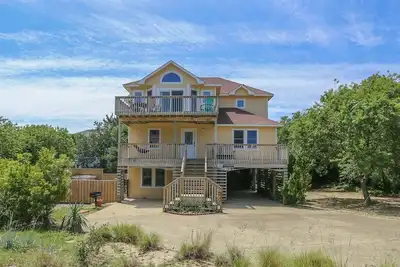 Image de House N Duck - Located in the heart of Duck, this 5 Br home is a pleasant walk away from the beach!