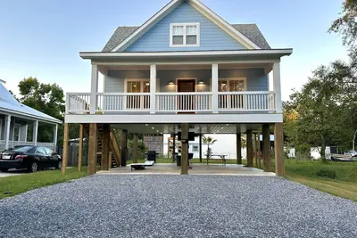 Image de Hollywood House - Luxurious New Build With 6 Seat Golf Cart!
