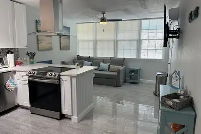 Beach Block Apartment w/ Balcony