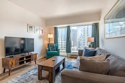 Image de Swanky Condo in Heart of Seattle w/ Parking & Pool!