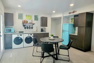 Image de Modern 2 bedroom - Private Access - Fully Remodeled - 3 miles to Asu
