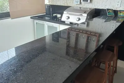 Image de Amplo e Moderno Apartamento 3 Quartos na Atalaia a Poucos Metros da Praia