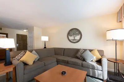 Image de Best Value, Quality Stay! 2 Spacious Units, Fully-equipped Kitchen & Pool Access