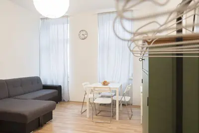 Image de Renovierte Stadtwohnung im Gründerzeithaus am Fuße des Wilheminenberges