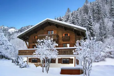 Image de Chalet 3* à Châtel, Jacuzzi Extérieur, 4 Chambres, Proche des Remontées Mécaniques