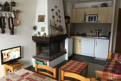 Image de Duplex 3 pièces pour 6 à 300m des remontées, balcon plein sud, parking couvert, cheminée, proche navettes