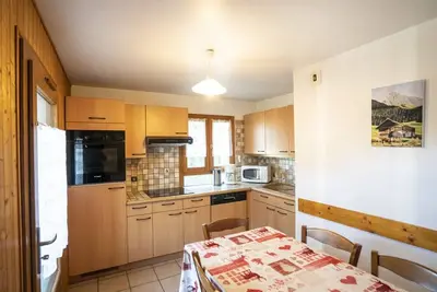 Image de Appartement cosy 3 pièces, 6 pers, Centre village, balcon sud, à 100m des remontées mécaniques