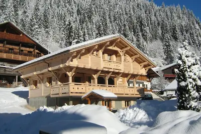 Image de Chalet spacieux à Châtel, 12 pers. , 3 chambres, proche remontées Linga, WiFi, balcon et garage