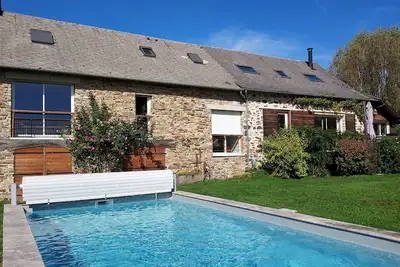 Image de Grange rénovée tout confort pour 8 personnes, 3 chambres et 2 Sdb, avec piscine