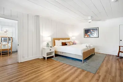 Image de Folliday Inn - The Barrelback - Room 26, Large Pool, Pet Friendly