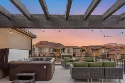Image de Paradise VIllage 72|Fire Pit, Private Hot Tub, Xbox, Pink Pong, Community Amenities