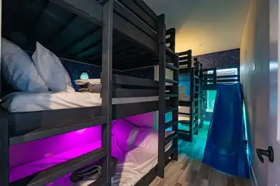 Image de 2 Homes Lakeview Hot Tubs Sauna Sleeps 56