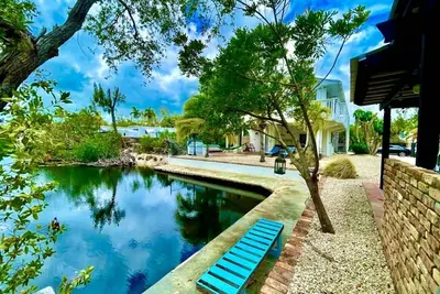 Image de Welcome to Paradise /Waterfront Retreat/Jacuzzi  Outdoor kitchen & Entertainment