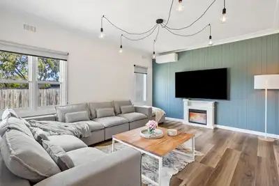 Image de Tootgarook Beach retreat today and experience the epitome of beachside luxury