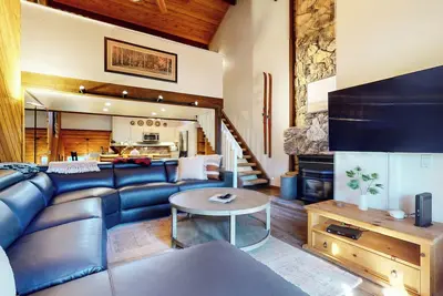 Image de Pet-Friendly, Renovated, Spacious, Great Lighting. Private Gas Grill, Laundry
