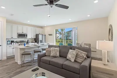 Image de Margaritaville cottage near Disney and Sunset Walk!