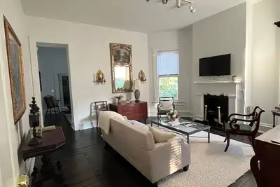 Image de Private Downtown Luxury Penthouse 2 Bedroom