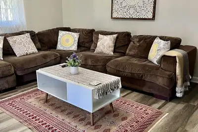 Image de High point home 5 mins away from Hpu & downtown\n