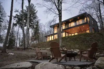 Image de The Alpine Ridge Lakefront Luxury Residence