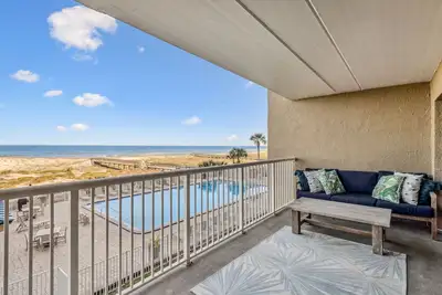 Image de 219 Amelia by the Sea | 3 Bedroom Oceanfront Stunner, Second Floor Oceanfront 3 Bedroom Private Pier