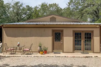 Image de country living in a city. very close to Dfw airport. in the heart of town\n \n\n\n\n