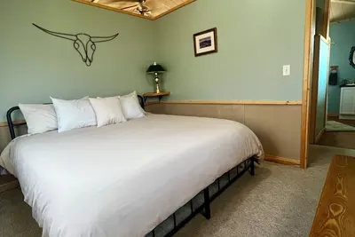 Image de Cozy loft with king bed central to Paradise Valley, Mt!