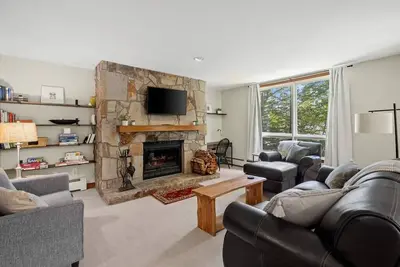 Image de The Trailside Retreat | Ski on&off w/ Fireplace!