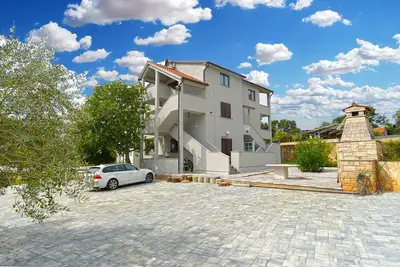 Image de Apartment 2295/78371 (Istria - Banjole), 300m from the beach