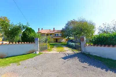 Image de House 2297\/78969 (Istria - Grandići), 12500m from the beach