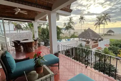 Image de Spacious 2 bedroom oceanfront apartment