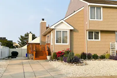 Image de Diamond Beach Townhouse on Quiet Bayside Street - Great Family Friendly Rental!