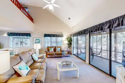 Image de Resort condo with A/C & near golf & beach - snowbird-friendly