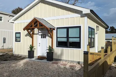 Image de Coastal Cottage, walk to downtown Beaufort, close to beaches, pet friendly.