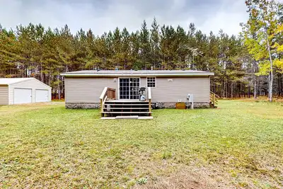 Image de Cozy, dog-friendly home with on-site snowmobile\/Atv trails & firepit