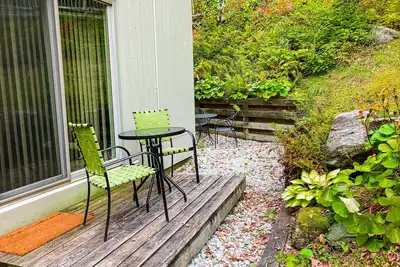 Image de Secluded condo with heated pool, tennis, sauna, gas stove, Bbq area