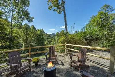 Image de Beautiful Mtn Views, Fire Pit+Grill, Gas Logs, WiFi, Close to Burnsville & Avl!