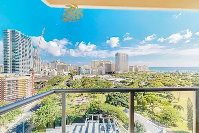 Image de Ocean & city view condo with beach, pool, grill access, W/D, and central Ac
