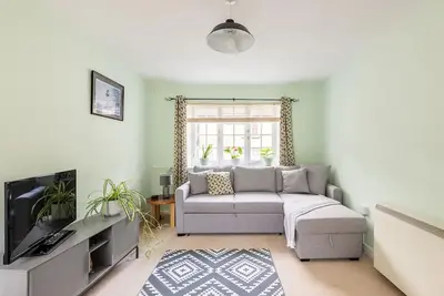 Image de Lovely Cotswolds 1 bed nr town centre yet mins from river and countryside walks