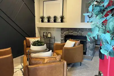 Image de Remodeld! Private 4 beds 2 bath Spa + Fireplace!