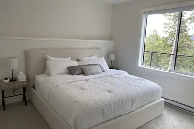 Image de Brand New Modern 2 Bedroom Walk out unit with Lakeview close to best of Kelowna!