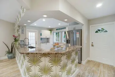 Image de Tropical Getaway: Welcoming Home, Big Backyard