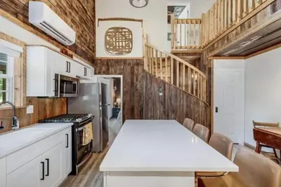 Image de 2 bed, 2 bath Modern Rustic barndominium. The Old Homeplace