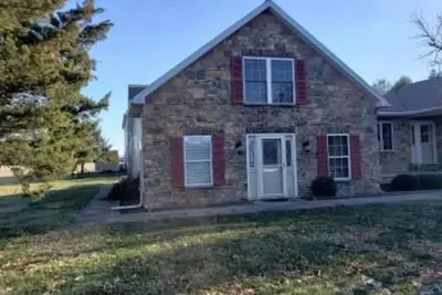 Image de Adorable, private duplex unit minutes to the beach!