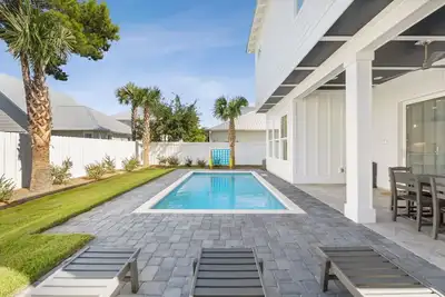 Image de Shark Tales with Private Pool