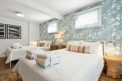 Image de Folliday Inn- The Runabout: Room 12