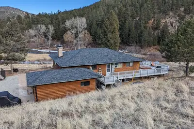 Image de Riverfront Cabin in Pine