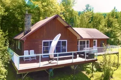 Image de Chalet bord de l’eau, près des sentiers de randonnée et ski *location mensuelle*