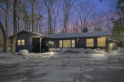 Image de Cozy Vacation Retreat at Lake Harmony
