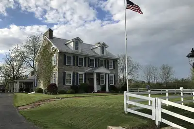 Image de Your Happy Valley Game Day Getaway!